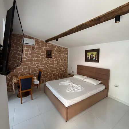 Stone House * Vlorë